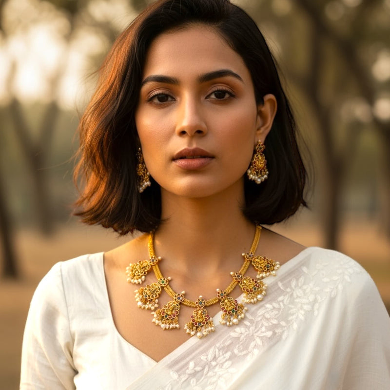Aarini Antique Gold Kemp Stone Necklace Set With Pearl