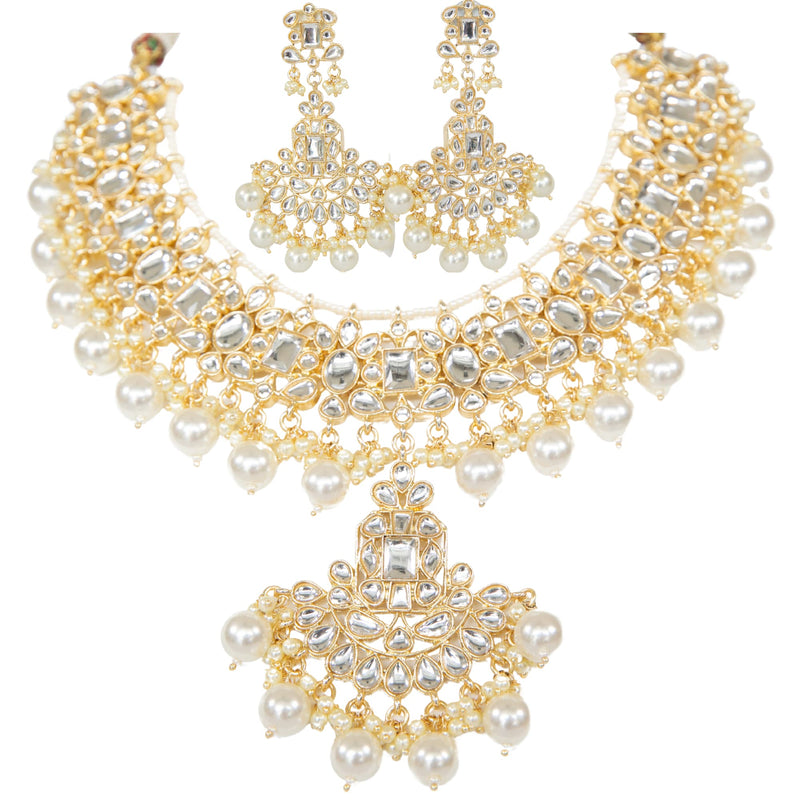 Indian Jewelry Set featuring a beautiful Necklace Set mad ewith high qualtiy Kundan and Pearls. Co,mes with earring.