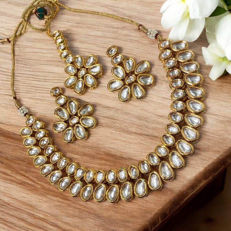 Indian Kundan Necklace Set with earrings and maangtikka. Gold plated necklace set. Statement necklace set.  Kundan Choker Necklace
Gold-Plated Kundan Set.Gold Finish Kundan Set.