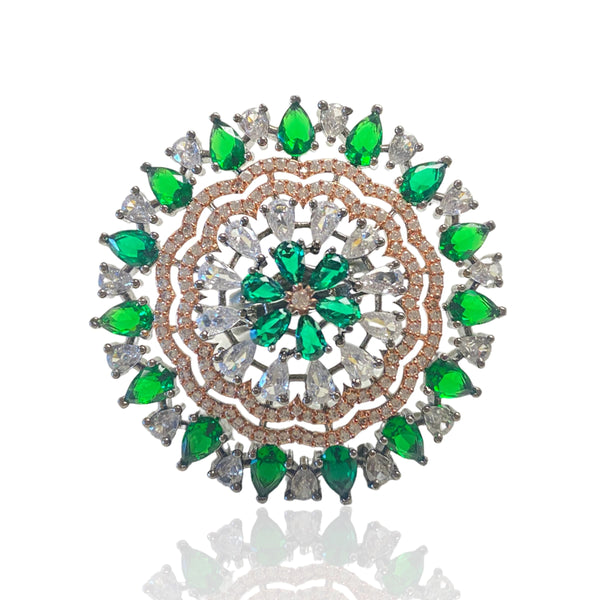 Feauring Victorian Jewelry this round emerald ring showcases high quality cubic zirconia with emerald monalisa stones.