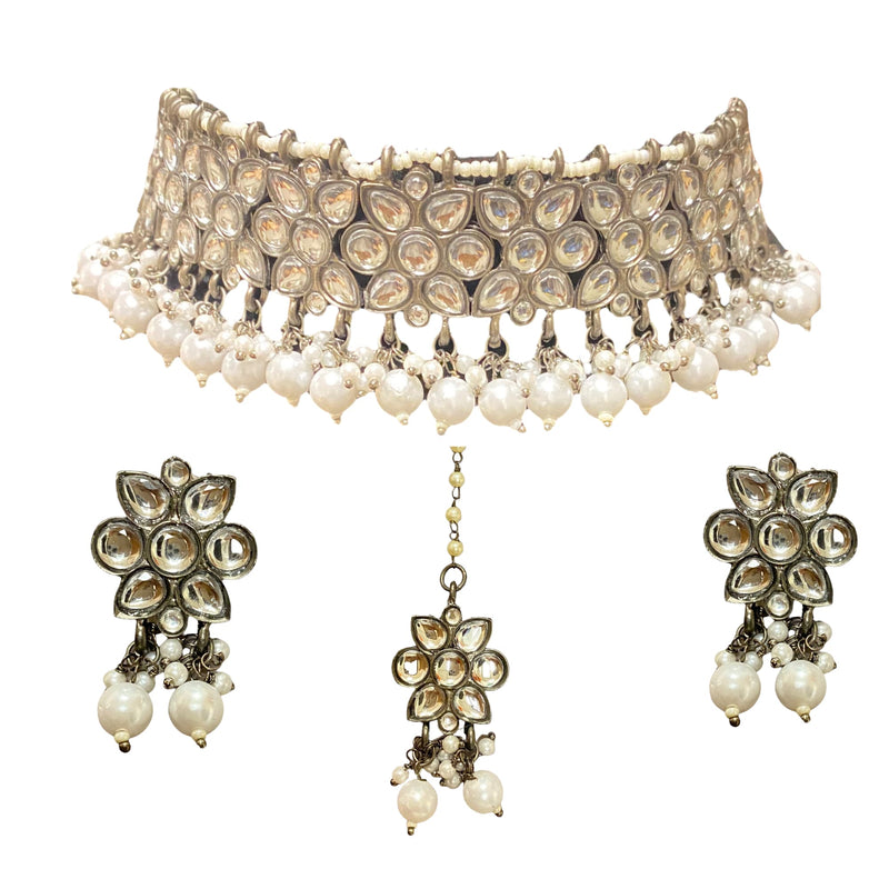 Indian Bridal Choker Set In Black Polish With Pearls. Beautiful Kundan Choker Set In Victorian Finish With Pearls.
