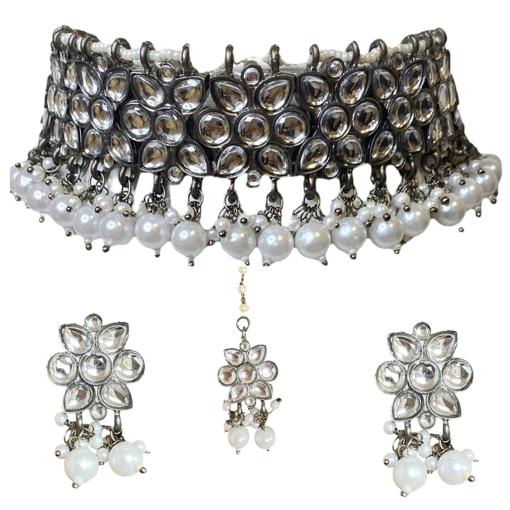 Parni Kundan Choker Set In Black Polish With Pearls Romikas