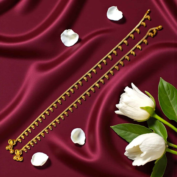 Traditional gold plated payal anklet shown clearly with detailed paisley-style danglers. Ethnic Indian jewelry piece for women, suitable for bridal looks, celebrations, and everyday ethnic styling. Lightweight and beautifully handcrafted.