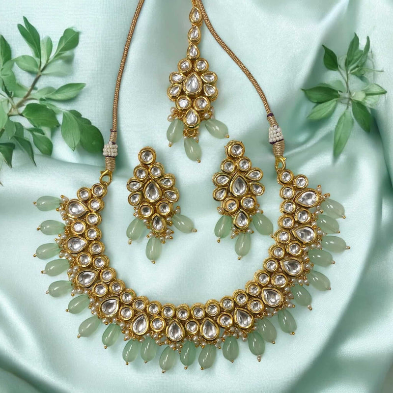 Stunning mint Kundan necklace set with exquisite back meenakari detailing. This elegant set includes matching earrings and a maang tikka, perfect for weddings and festive occasions. A beautiful addition to Indian, Pakistani, and South Asian jewelry collections.