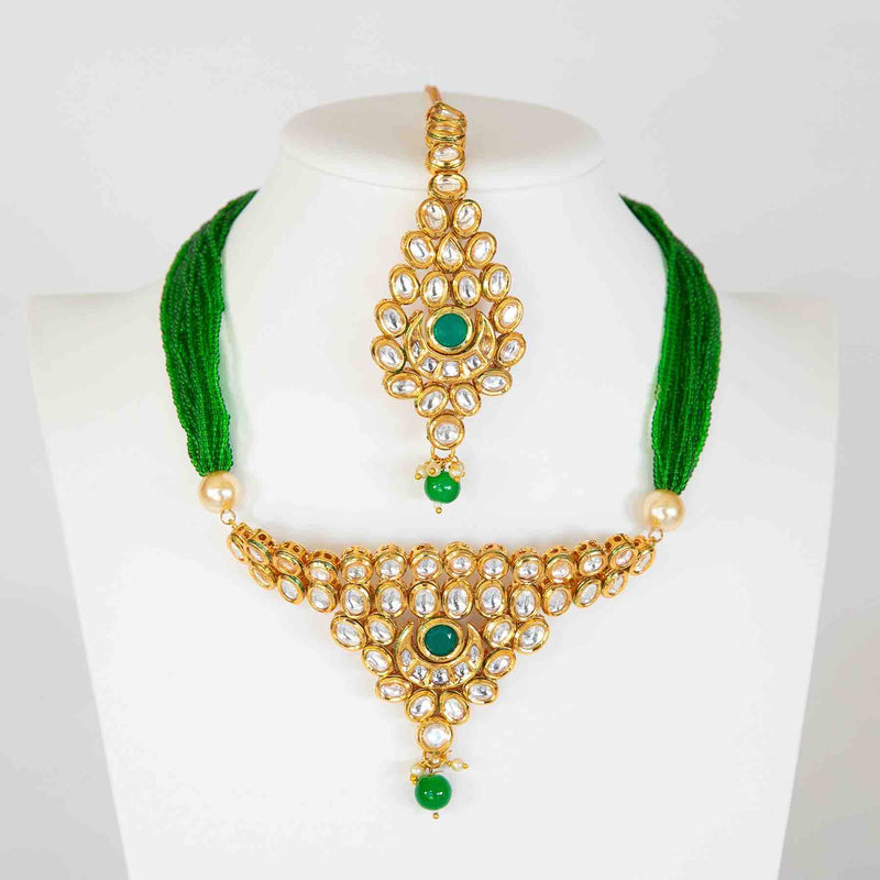 Green Amoli jewelry set: maang tikka, necklace, earrings - Romikas
