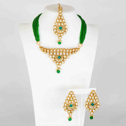 Green Amoli jewelry set: necklace, earrings, maang tikka - Romikas